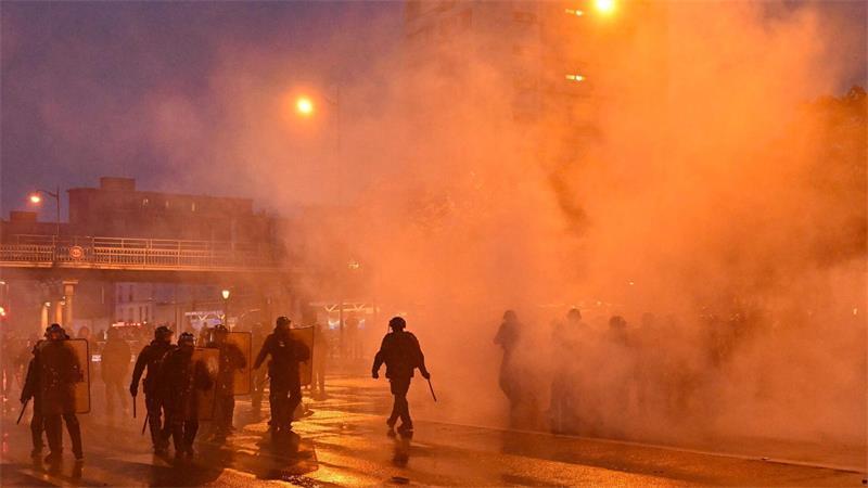 Die Proteste in Frankreich sind eine Inspiration für „Gen Z regelt“, die Gruppierung distanziert sich aber von Gewalt (Archivbild).