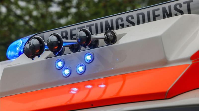 Die Quakenbrückerin wurde durch den Unfall lebensgefährlich, der Mann aus Essen leicht verletzt. (Symbolbild)