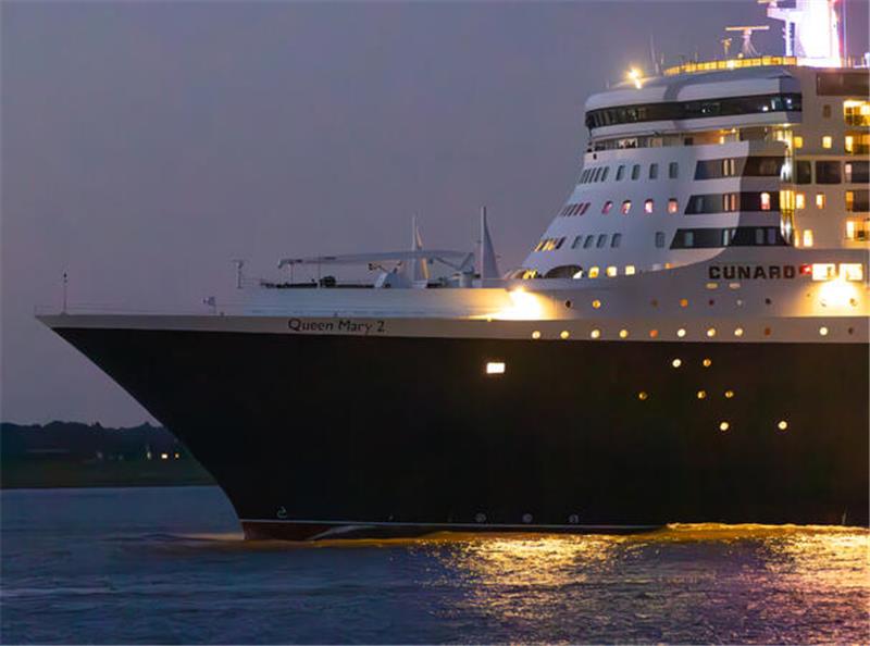 „Queen Mary 2“ auf der Elbe – Schnappschüsse der TAGEBLATT-Leser Die "Queen Mary 2" gilt als Kreuzfahrtschiff der Luxus-Klasse.