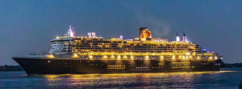 „Queen Mary 2“ auf der Elbe – Schnappschüsse der TAGEBLATT-Leser Die "Queen Mary 2" war auf Stippvisite in Hamburg. Der Rückweg führte sie an Lühe vorbei.