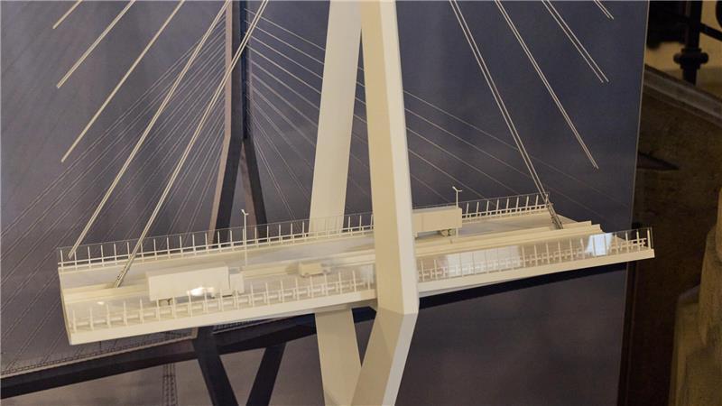 Die Querung soll wieder eine Schrägseilbrücke werden.