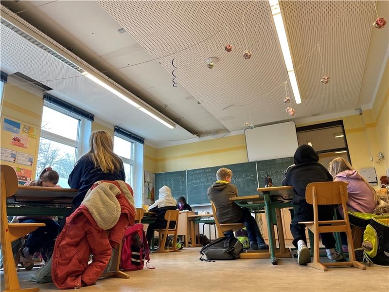 Sanierung zu teuer: Politik will eine neue Schule in Kutenholz bauen Die Räume der alten Grundschule in Kutenholz sind sanierungsbedürftig. Die Politik will ein neues Gebäude bauen. Foto: Ahrens