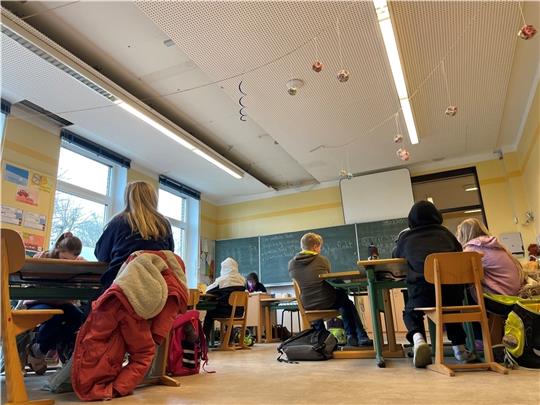 Die Räume der alten Grundschule in Kutenholz sind sanierungsbedürftig. Die Politik will ein neues Gebäude bauen. Foto: Ahrens