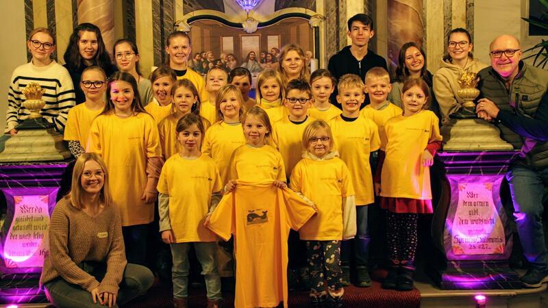 Die Rainbow-Kids aus Drochtersen führen ihr Musical „Jona" in der Grundschule in Assel auf.