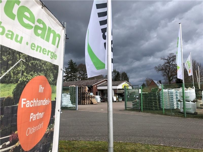 Die Raisa will ihren Raiffeisenmarkt und das „team Baucenter“ in Oldendorf schließen. Tankstelle und Waschanlage bleiben in Betrieb. Foto: Klempow