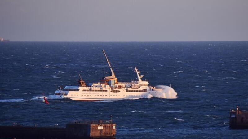 Die Reederei Cassen Eils hat den Fahrplan für die "Helgoland" aufgrund des Sturms verändert. Archivfoto: Rauch
