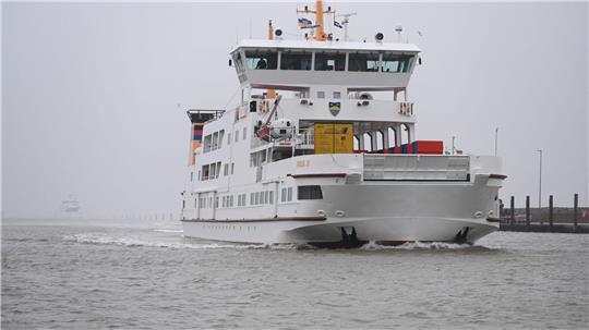 Die Reederei Norden-Frisia hat einzelne Fährabfahrten für Freitag wegen Niedrigwasser abgesagt. (Archivbild)