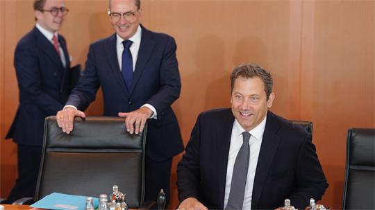 Die Reform der Gesetze, die die Befugnisse und Kontrolle der Nachrichtendienste regeln, war schon lange geplant. 