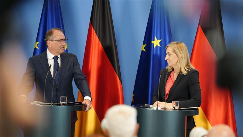 Die Reform der Gesetze, die die Befugnisse und Kontrolle der Nachrichtendienste regeln, war schon lange geplant.