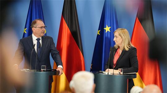 Die Reform der Gesetze, die die Befugnisse und Kontrolle der Nachrichtendienste regeln, war schon lange geplant.