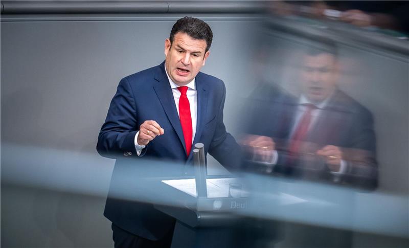 Heils Sozialetat stößt auf breite Kritik «Die Regelsätze beim Bürgergeld sichern das Existenzminimum - nicht mehr und nicht weniger», so Hubertus Heil (SPD).