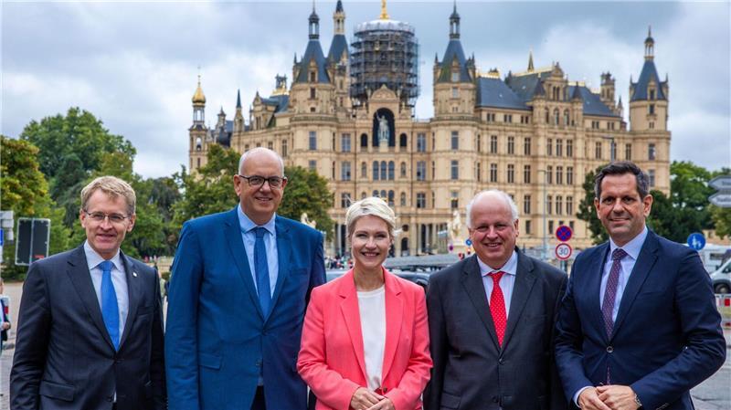 Die Regierungschefs der Nordländer sind sich einig: Windparks auf See sind weiterhin unverzichtbar.