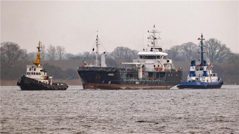 „Annika“ bald wieder einsatzbereit - Brandursache noch offen Die Renovierung des vor einem Jahr auf der Ostsee unweit von Rostock in Brand geratenen Öltankschiffes „Annika“ in Stralsund soll bald abgeschlossen sein. (Archivbild)