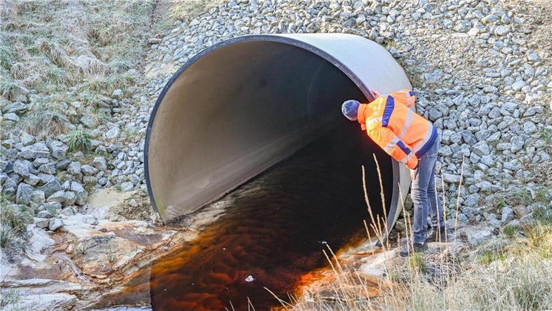 „Gammel“-Autobahn: Die Lehren aus dem A27-Desaster Die Reparatur der A 27 wegen eines defekten Wasserlaufes jährt sich zum ersten Mal. Michael Wendt von der Autobahn GmbH schaut sich um.