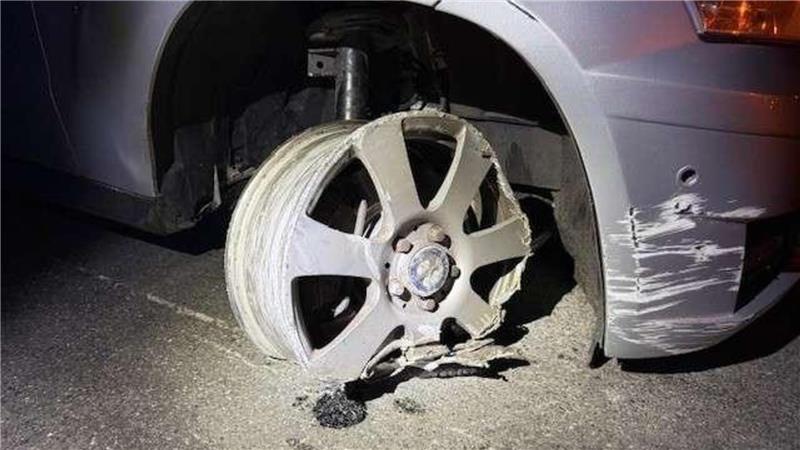 Alkohol- und Kokain-Konsum: Geländewagenfahrer flüchtet auf der Felge Die Reste der beschädigten Felge: So ist ein Mann nach einem Unfall durch Buchholz i.d.N. (Kreis Harburg) gefahren.