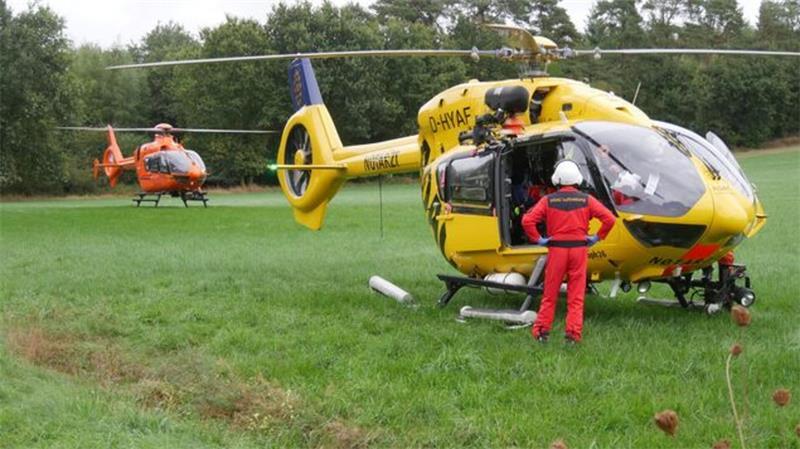 Crash auf B495: Rettungshubschrauber bringen Schwerverletzte in Kliniken Zwei Rettungshubschrauber.