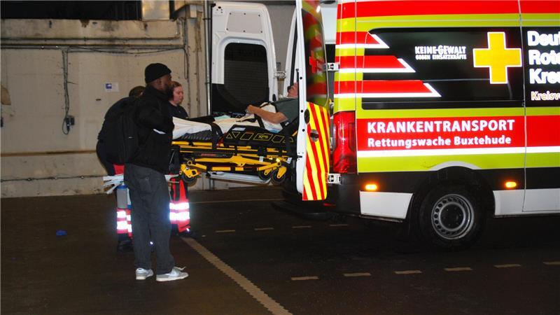 Silvester in der Notaufnahme: Von Vergiftungen und unklarem Fieber Die Rettungskräfte im Landkreis Stade hatten Silvester jede Menge zu tun.