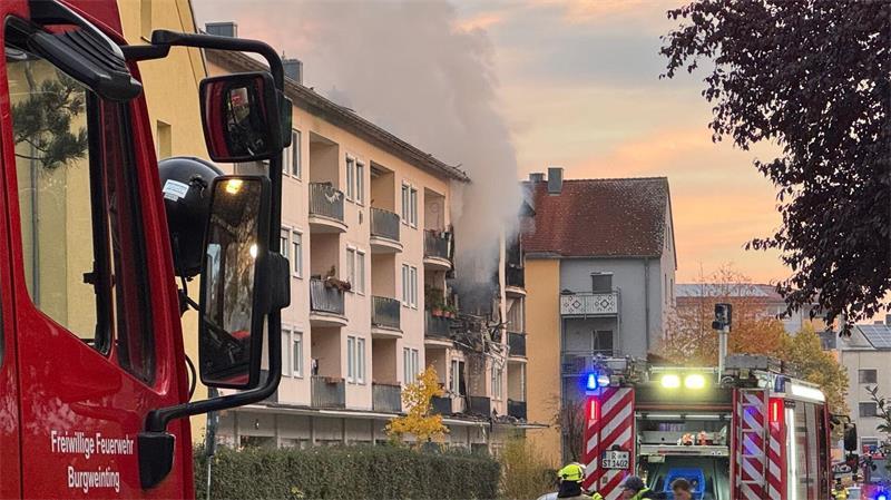 Hausexplosion in Regensburg: Leiche geborgen Die Rettungskräfte rückten zu einem Großeinsatz aus.