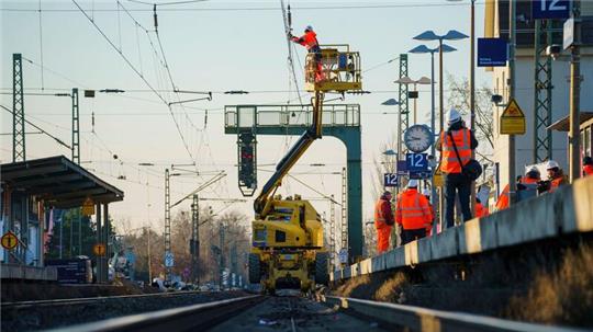 Die Riedbahn soll ab Mitte Juli für fünf Monate gesperrt und komplett saniert werden.