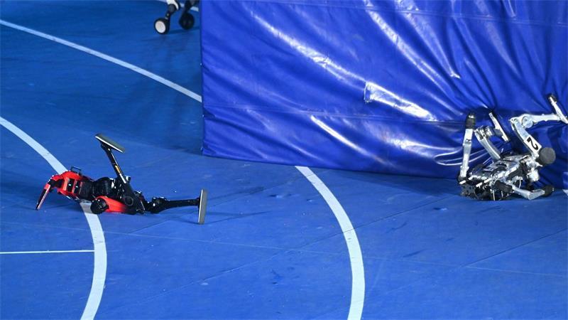 Die Roboter waren nach ihrem Lauf an einer Schutzwand abgeprallt. 