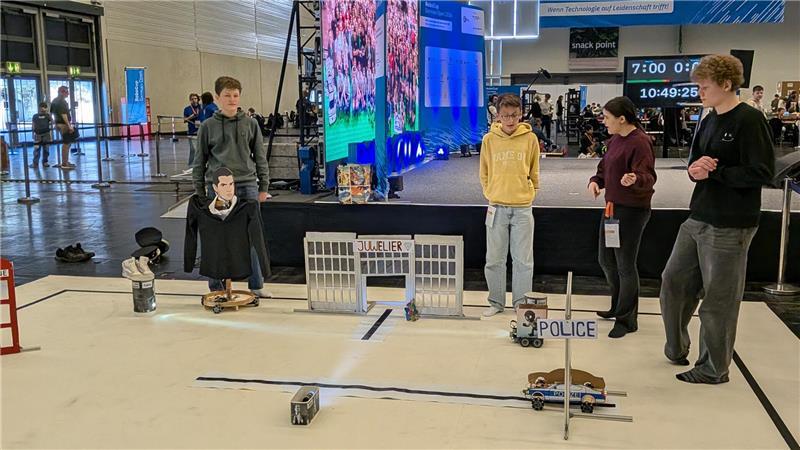 Die Robotik-Cracks vom Athe zeigen ihre Roboter-Performance bei den German Open.