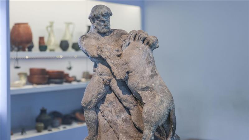 Die Römer rotteten die damals noch in Griechenland verbreiteten Löwen aus und dezimierten auch die Bestände in Nordafrika.