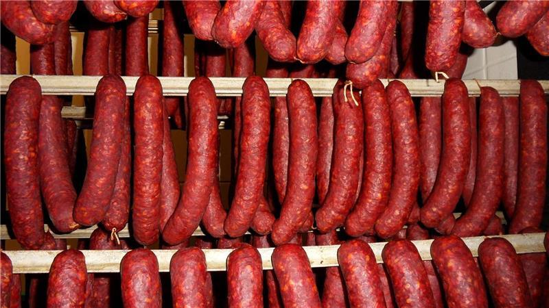 Die Rostocker Wurst- und Schinkenspezialitäten GmbH hat Teile ihrer Frühstücksknacker „die Rostocker“ wegen des Nachweises von Salmonellen zurückgerufen. (Symbolbild)