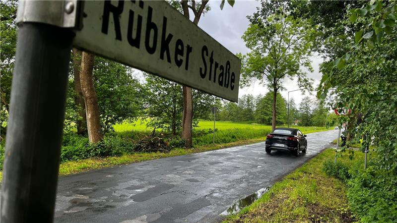 Die Rübker Straße ist in einem sehr schlechten Zustand. Hier wurde jahrelang nicht mehr saniert.