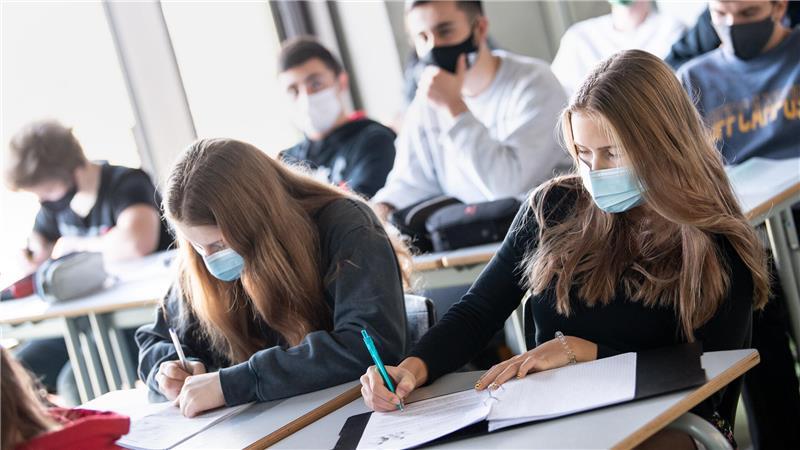 Die Rückkehr zum Präsenzunterricht stellte viele Schüler vor hohe Hürden, besonders wenn das Home-Schooling weniger gut klappte. (Symbolbild)