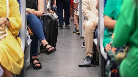 Die S-Bahn Hamburg befördert nach eigenen Angaben jährlich mehr als 280 Millionen Fahrgäste.