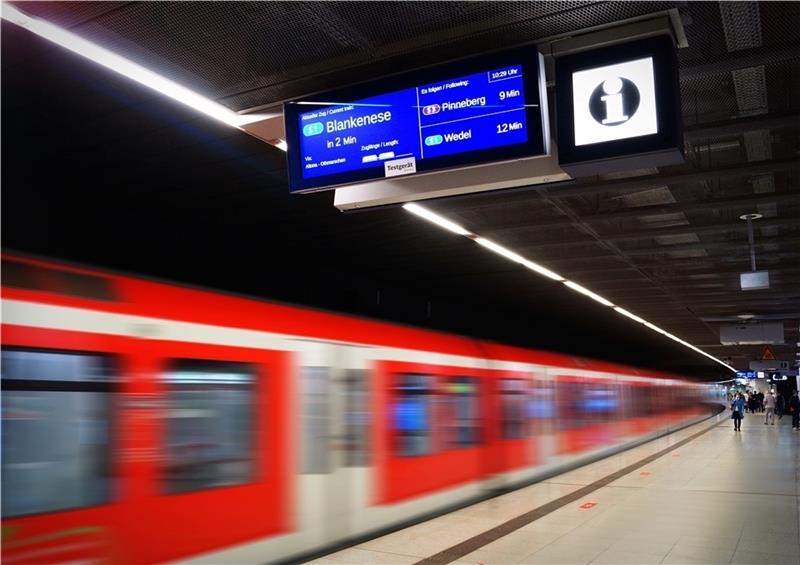 Die S-Bahn Hamburg stattet ihre Bahnhöfe mit neuen Zugzielanzeigern aus. Foto: S-Bahn Hamburg