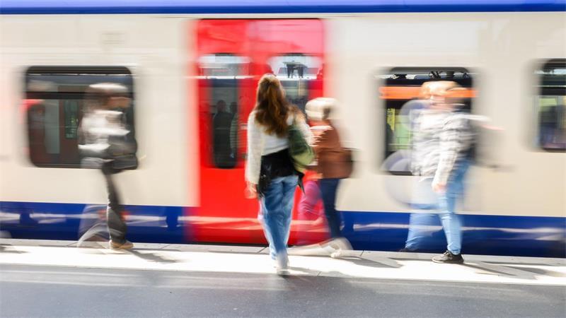 Die S-Bahn-Hannover kämpft mit Schwierigkeiten wegen einer Stellwerksstörung. (Symbolbild)