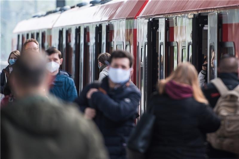 Die S-Bahn sei eine Erfolgsgeschichte , sagen die Verantwortlichen – trotz der Probleme. Foto: Bockwoldt/dpa