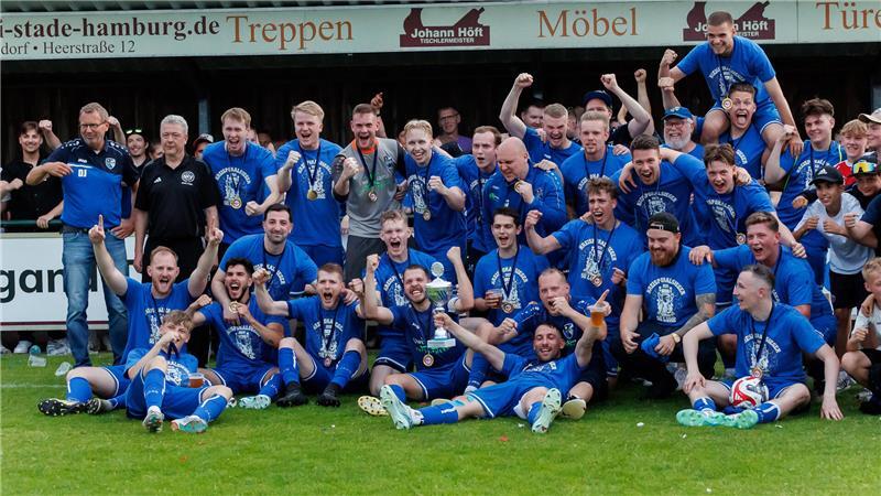 Die Heimatlosen triumphieren - SG Lühe belohnt sich mit dem Pokalsieg Die SG Lühe feiert in Ahlerstedt den Erfolg im Kreispokal.