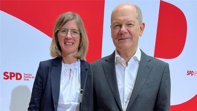 Keine guten Listenplätze für Kandidaten aus den Stader Wahlkreisen Die SPD-Bundestagskandidatin Frauke Langen mit dem SPD-Kanzler Olaf Scholz.