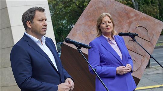 Die SPD-Chefs vor einer Klausur des Parteivorstands in Berlin.
