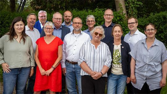 Die SPD-Kandidaten in Horneburg: Jennifer Hauer, Ronald Brandmähl, Udo Tiedemann, Kerstin Raschke, Sven Munke, Hauke Plaaß, Rüdiger Bolz, Harald von Thaden, Hedda Meyer-zu-Hoberge, Dirk von Bargen, Bianka Lange, Alexander Piehl und Marie Höft (von links).