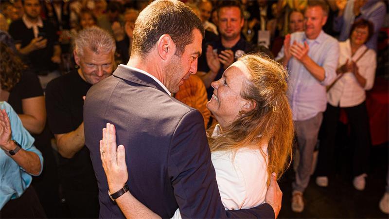 Drei Lehren aus den Kommunalwahlen in Niedersachsen Die SPD-Kandidaten von der Ohe (links) und Bender ziehen in die Stichwahl um die Ämter des Oberbürgermeisters und des Regionspräsidenten von Hannover ein.