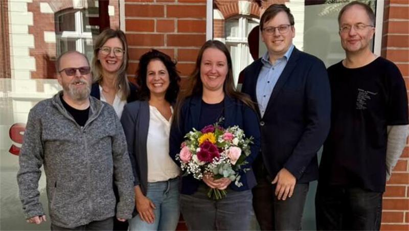 Die SPD gratuliert der SPD-Unterbezirksvorsitzenden Corinna Lange zur Nominierung durch die Ortsvereine und den Parteivorstand: Jörg Truchel, Frauke Langen, Annekatrin Wolff-Meuter, Corinna Lange, Jan Büther und Stefan Schimkatis (von links).
