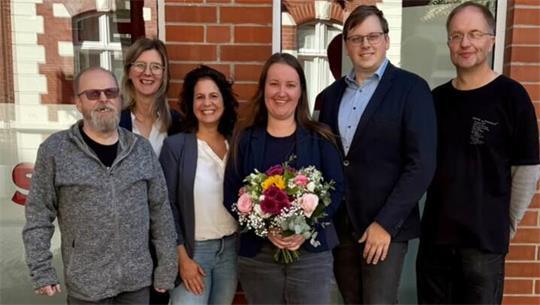 Die SPD gratuliert der SPD-Unterbezirksvorsitzenden Corinna Lange zur Nominierung durch die Ortsvereine und den Parteivorstand: Jörg Truchel, Frauke Langen, Annekatrin Wolff-Meuter, Corinna Lange, Jan Büther und Stefan Schimkatis (von links).