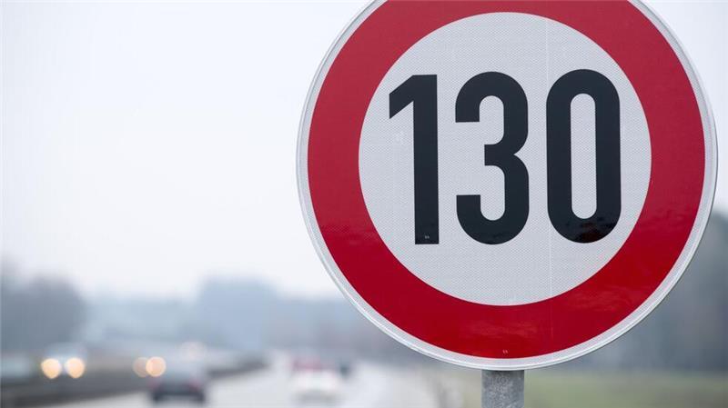Die SPD sagt: „Wir wollen ein Tempolimit von 130 km/h auf Bundesautobahnen einführen.“