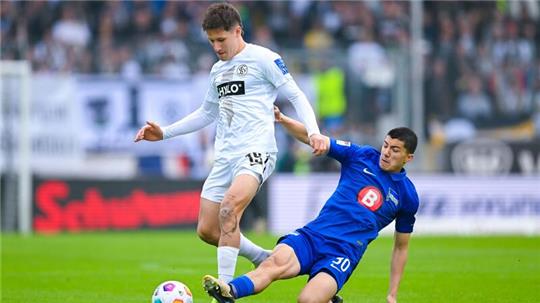 Die SV Elversberg und Hertha BSC lieferten sich eine torreiche und umkämpfte Partie.