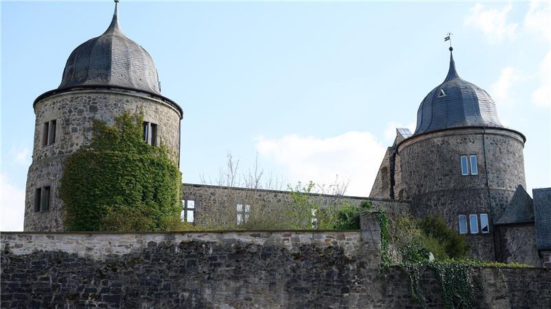 Zu Besuch bei Dornröschen und den Bremer Stadtmusikanten Die Sababurg in Nordhessen wird im Volksmund auch Dornröschenschloss genannt. (Foto Archiv)