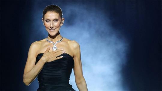 Die Sängerin Celine Dion tritt beim Eröffnungskonzert ihrer „Celine Dion Paris 2026“-Residency in der Plenitude Arena auf.