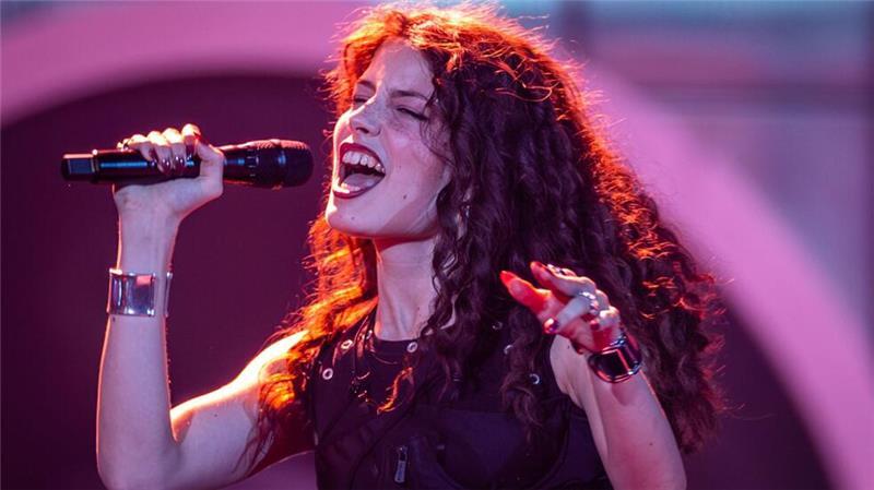 Deutschland tritt gegen 25 Länder im ESC-Finale an Die Sängerin Tynna vom deutschen ESC-Team Abor & Tynna mit dem Titel „Baller“ bei einer Probe für die Finalshow des 69. Eurovision Song Contest in der St. Jakobshalle in Basel.