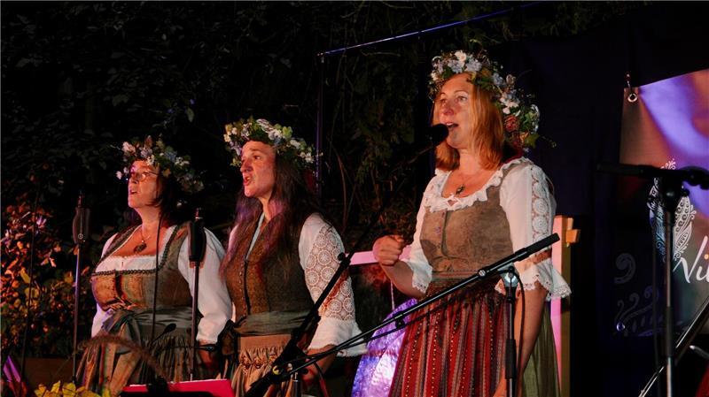 Schweizer Jodeln soll Kulturerbe der Menschheit werden Die Sängerin und Jodellehrerin Sonja Morgenegg (rechts) aus dem Kanton Thurgau bezeichnet sich als „Wildjodlerin“.