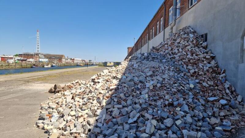 Die Sanierung der Fischhallen ist bereits in vollem Gange: Derzeit laufen die vorbereitenden Maßnahmen in Abstimmung mit dem Denkmalschutz. Foto: Fischer