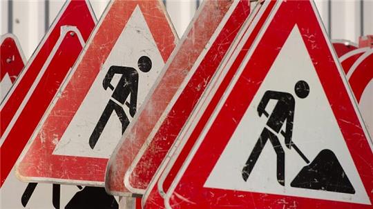 Die Sanierung des Bahnübergangs Ottensener Trift beginnt am Montag. Foto: dpa