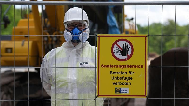 Die Sanierung des dioxinbelasteten Bodens in der Boberger Niederung liegt nach Angaben der Umweltbehörde im Zeitplan.