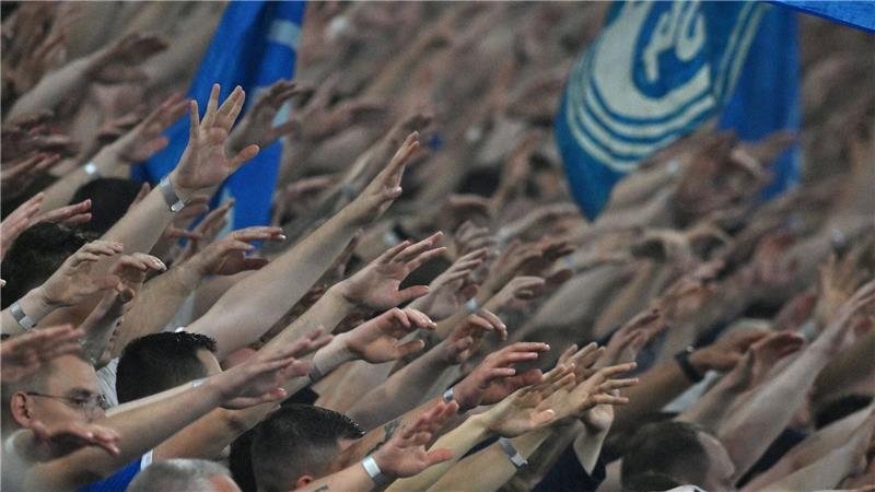 Die Schalker Fans unterstützen ihre Mannschaft die gesamte Saison.